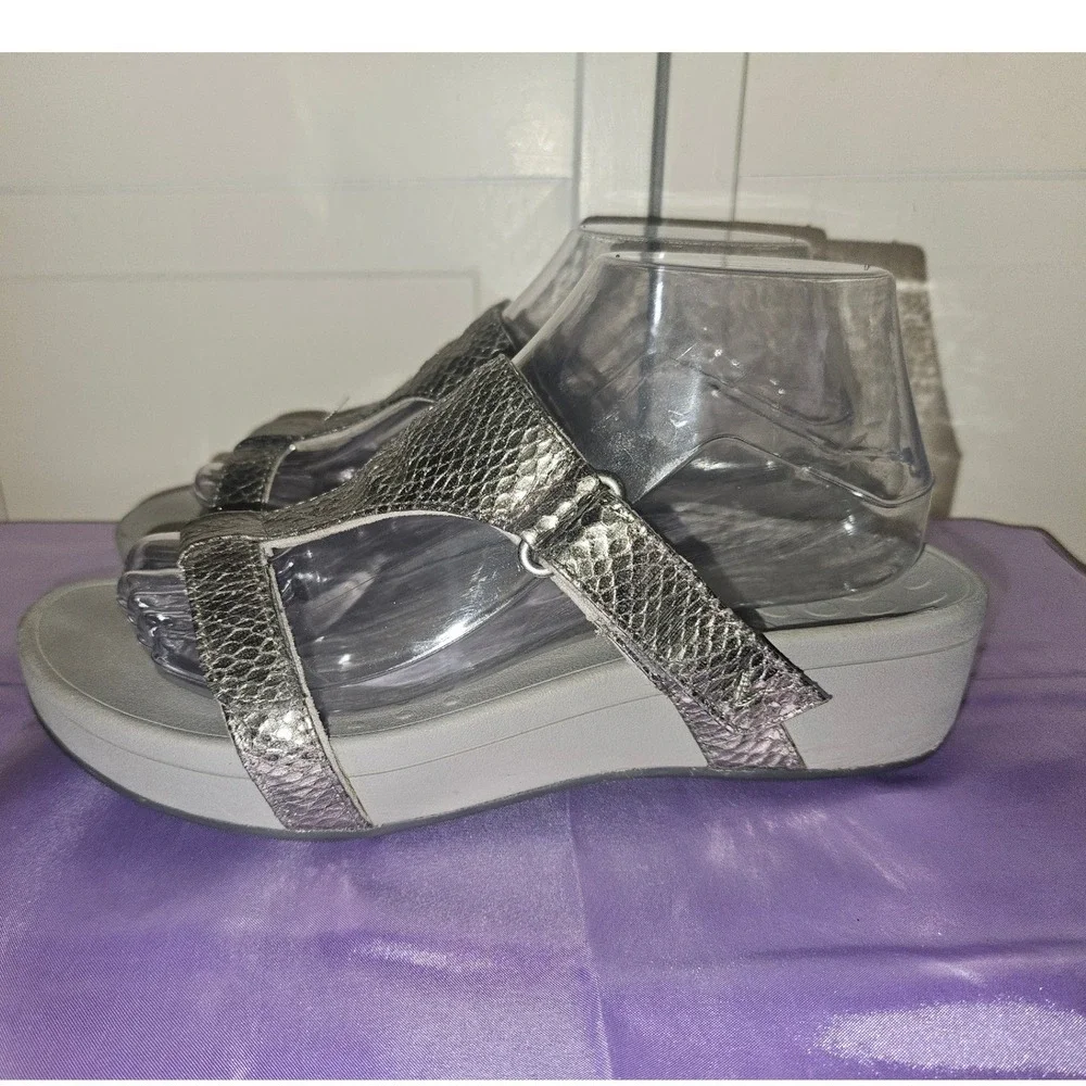 Vionic Ellie Metallic Snake Pewter Platform Sandals Womens 8 Orthotic Wedge